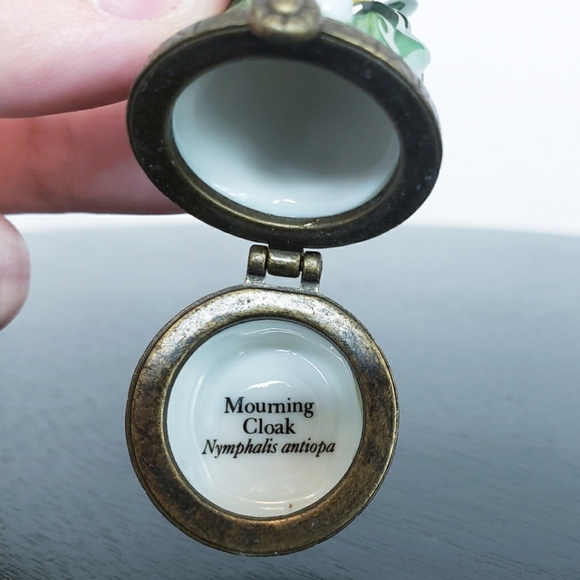 *Last Chance* Mourning Cloak Butterfly Porcelain Hinged Box PHB Midwest - Picture 7 of 12